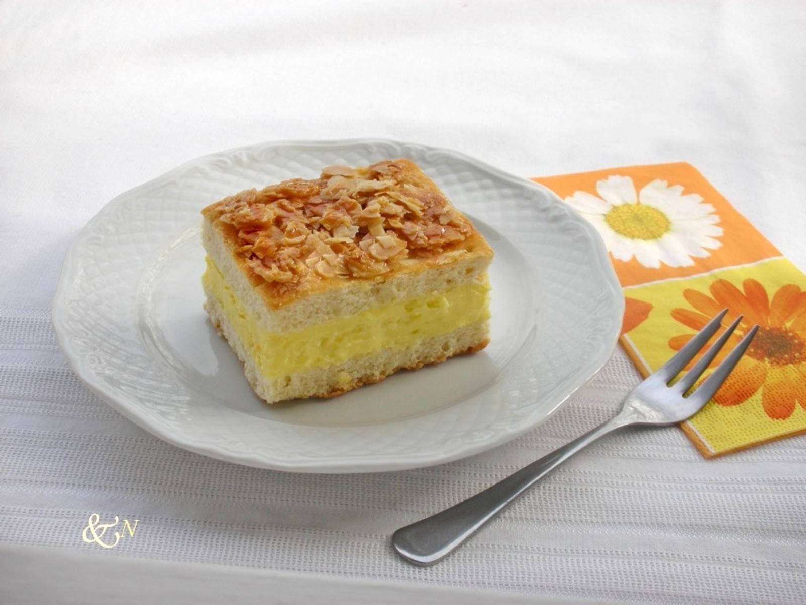 Bienenstich Rezept - ichkoche.ch Bienenstich Rezept - ichkoche.ch