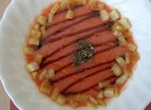 Paradeiseressenz mit Balsamessig und Croutons Paradeiseressenz mit Balsamessig und Croutons