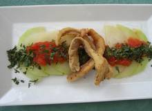 Knusprige Forellenstreifen auf Estragon–Kohlrabi Knusprige Forellenstreifen auf Estragon–Kohlrabi