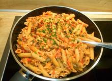 Einfache Nudel-Pfanne mit Faschiertem Einfache Nudel-Pfanne mit Faschiertem