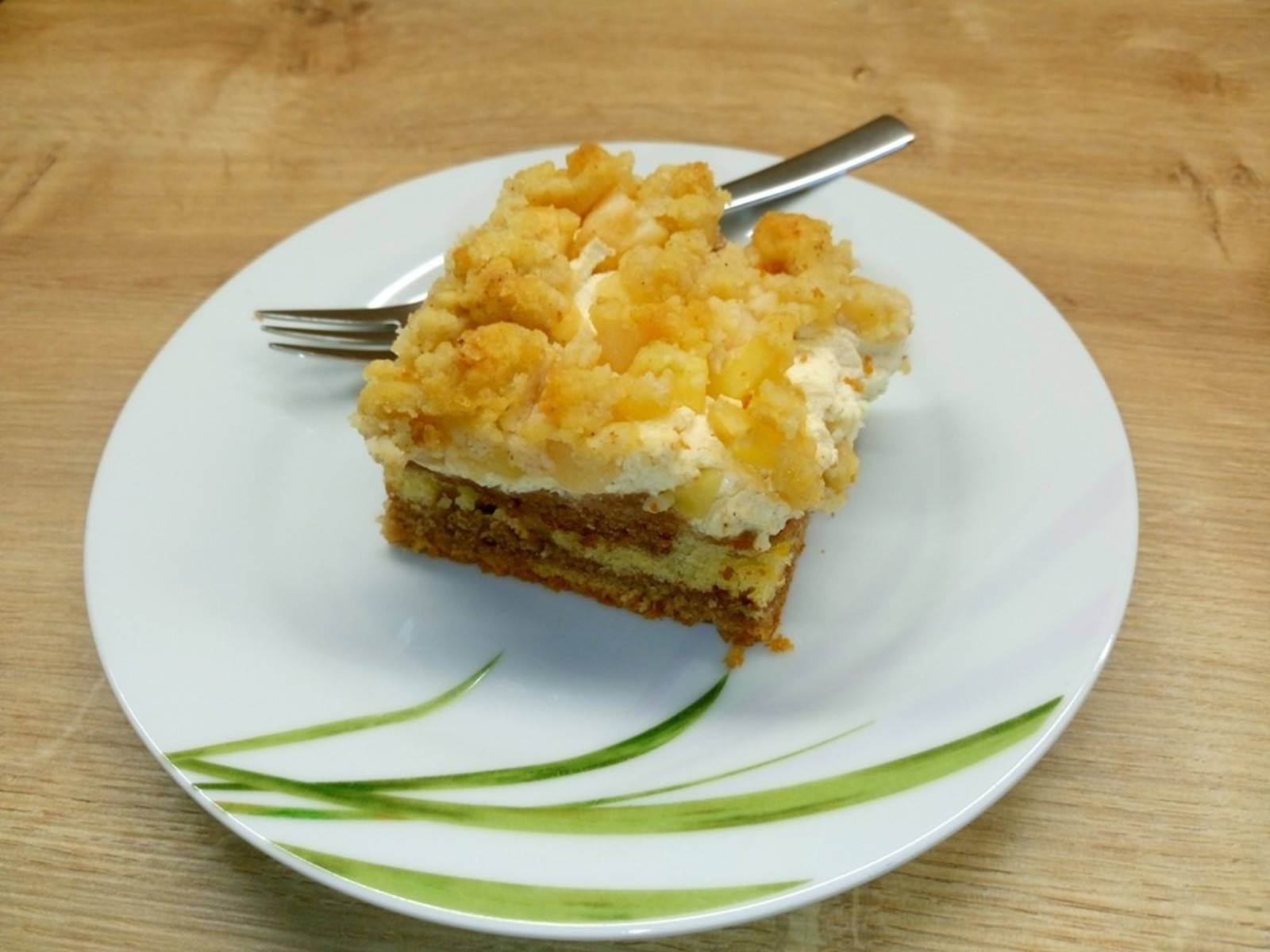 Marmor-Streusel-Kuchen mit Topfen und Früchten