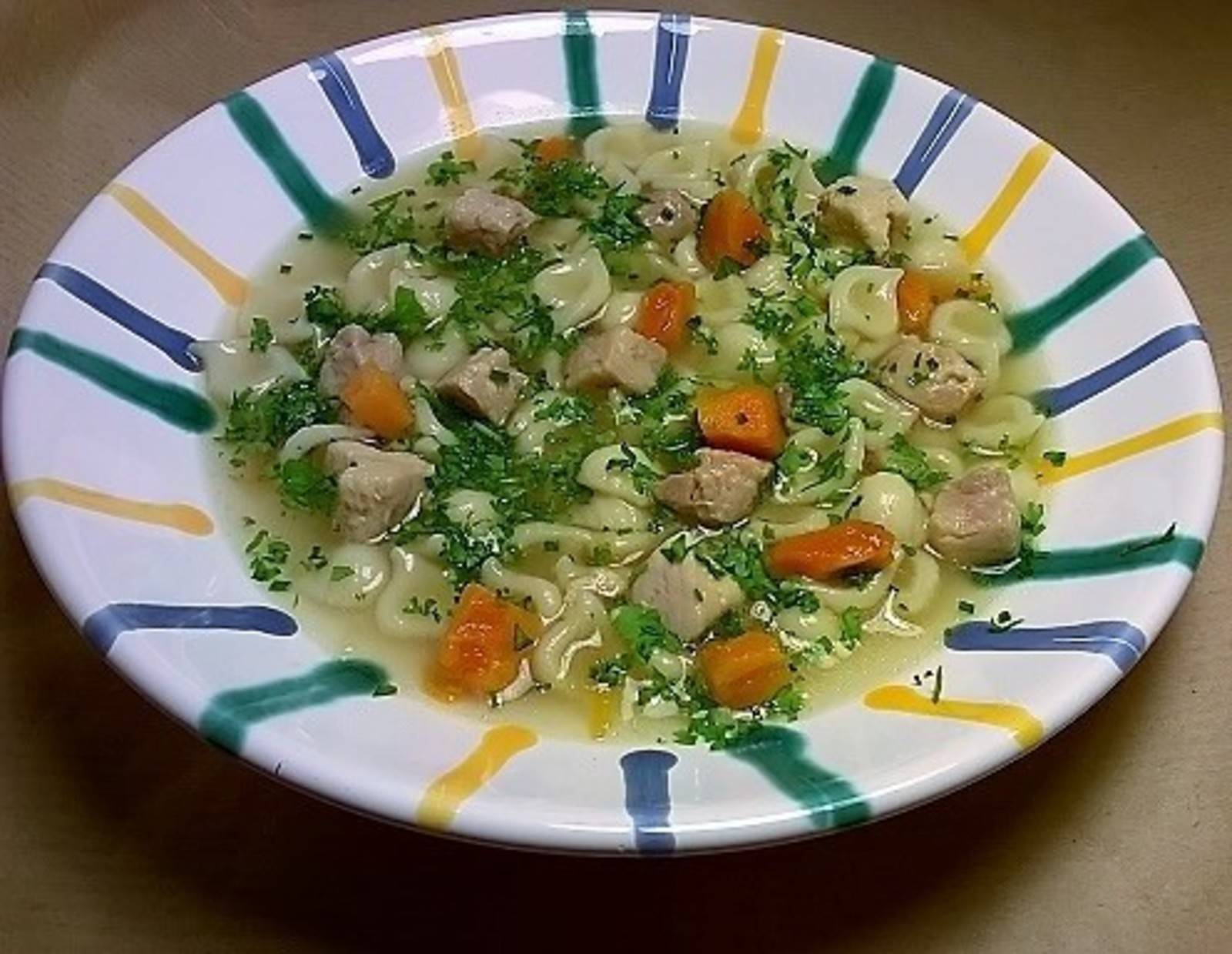 Großmutter&amp;#39;s Hühnersuppe Rezept - ichkoche.de