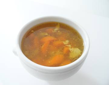 Hühnersuppe - Grundrezept Hühnersuppe - Grundrezept