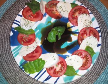 Tomatensalat mit Mozzarella Tomatensalat mit Mozzarella