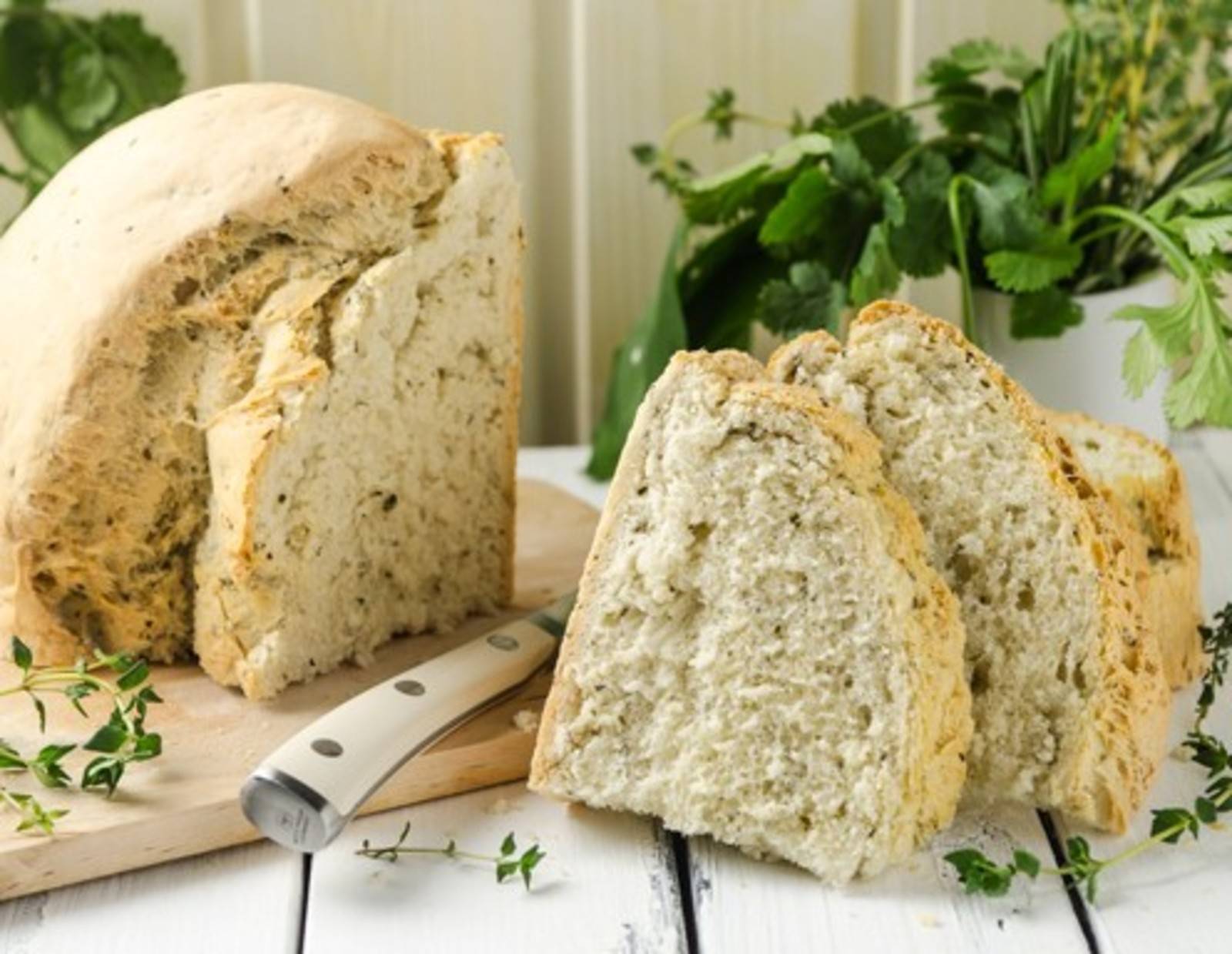 Weizenbrot mit Wildkräutern aus dem Kombi-Dampfgarer Rezept - ichkoche