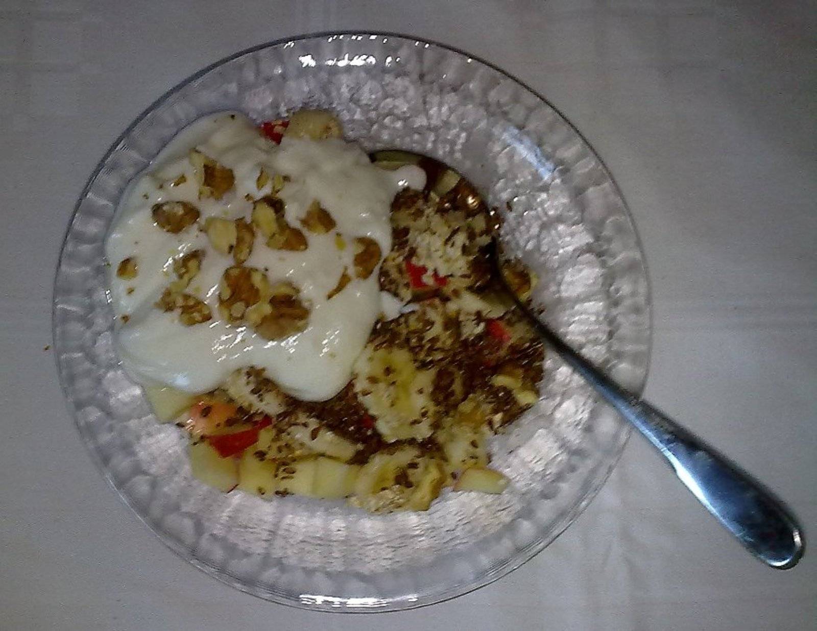 Apfel-Bananen-Müsli mit Leinsaat