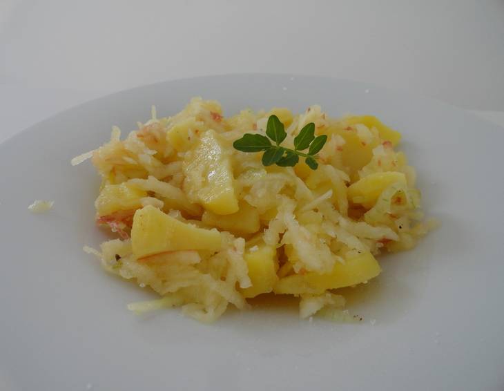 Erdäpfelsalat mit Äpfel