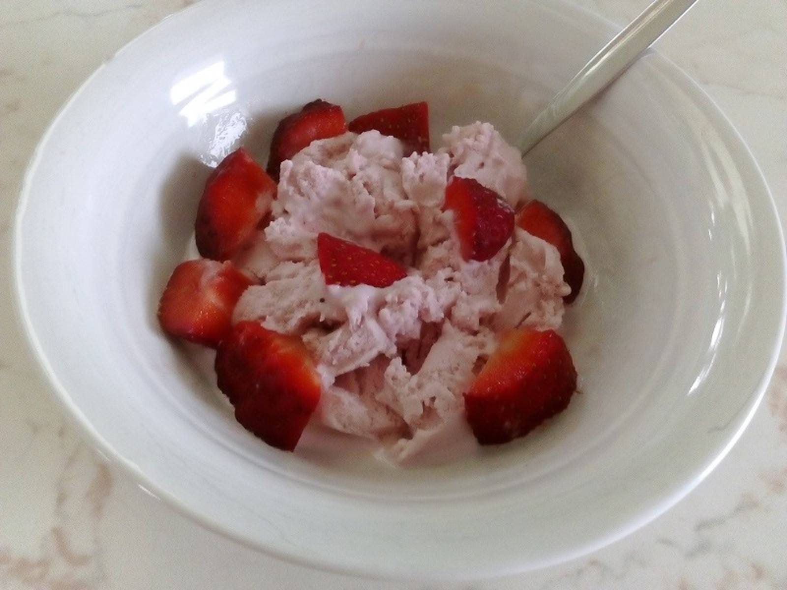 Gefrorenes Erdbeermousse Rezept - ichkoche.de