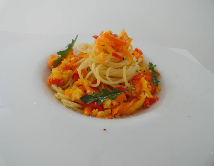 Spaghetti mit Paprikasauce Spaghetti mit Paprikasauce