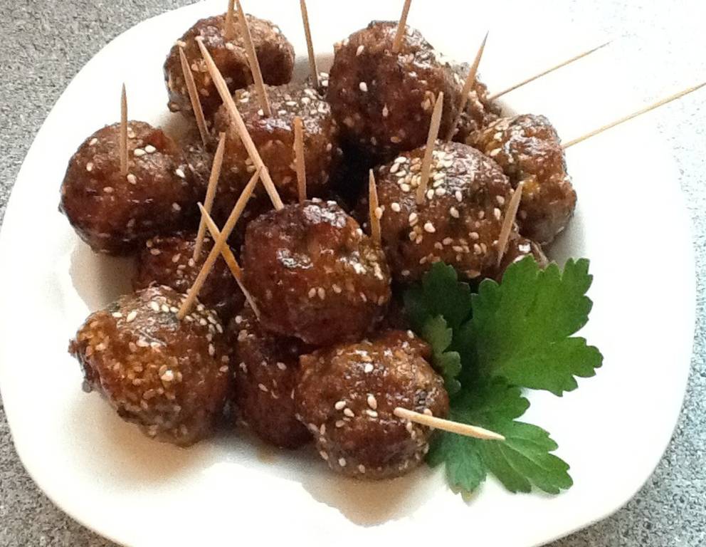 Spicy Bällchen mit Sojasesamglace Spicy Bällchen mit Sojasesamglace