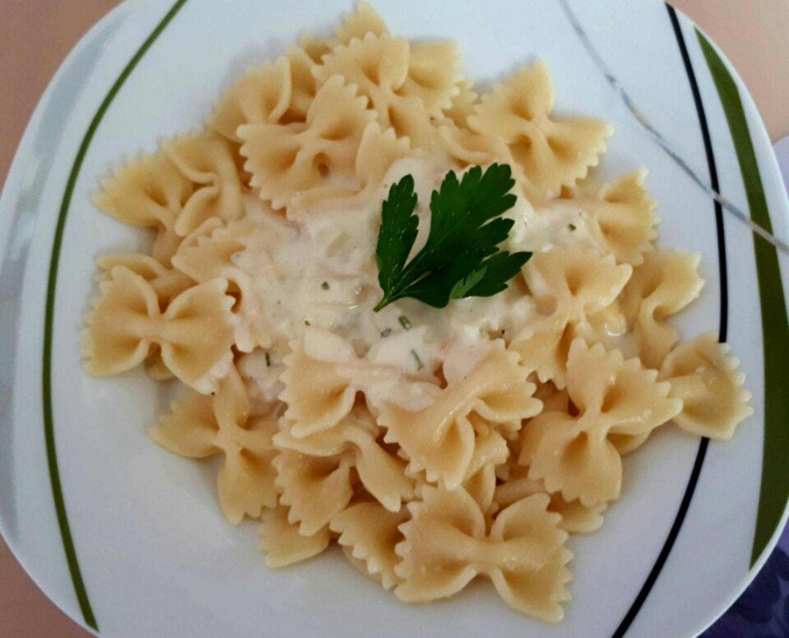 Farfalle mit Käsesauce Rezept - ichkoche.de Farfalle mit Käsesauce Rezept - ichkoche.de