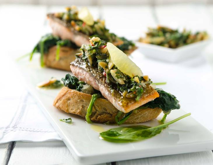 Fischfilet und Limetten-Gremolata auf Crostini Fischfilet und Limetten-Gremolata auf Crostini