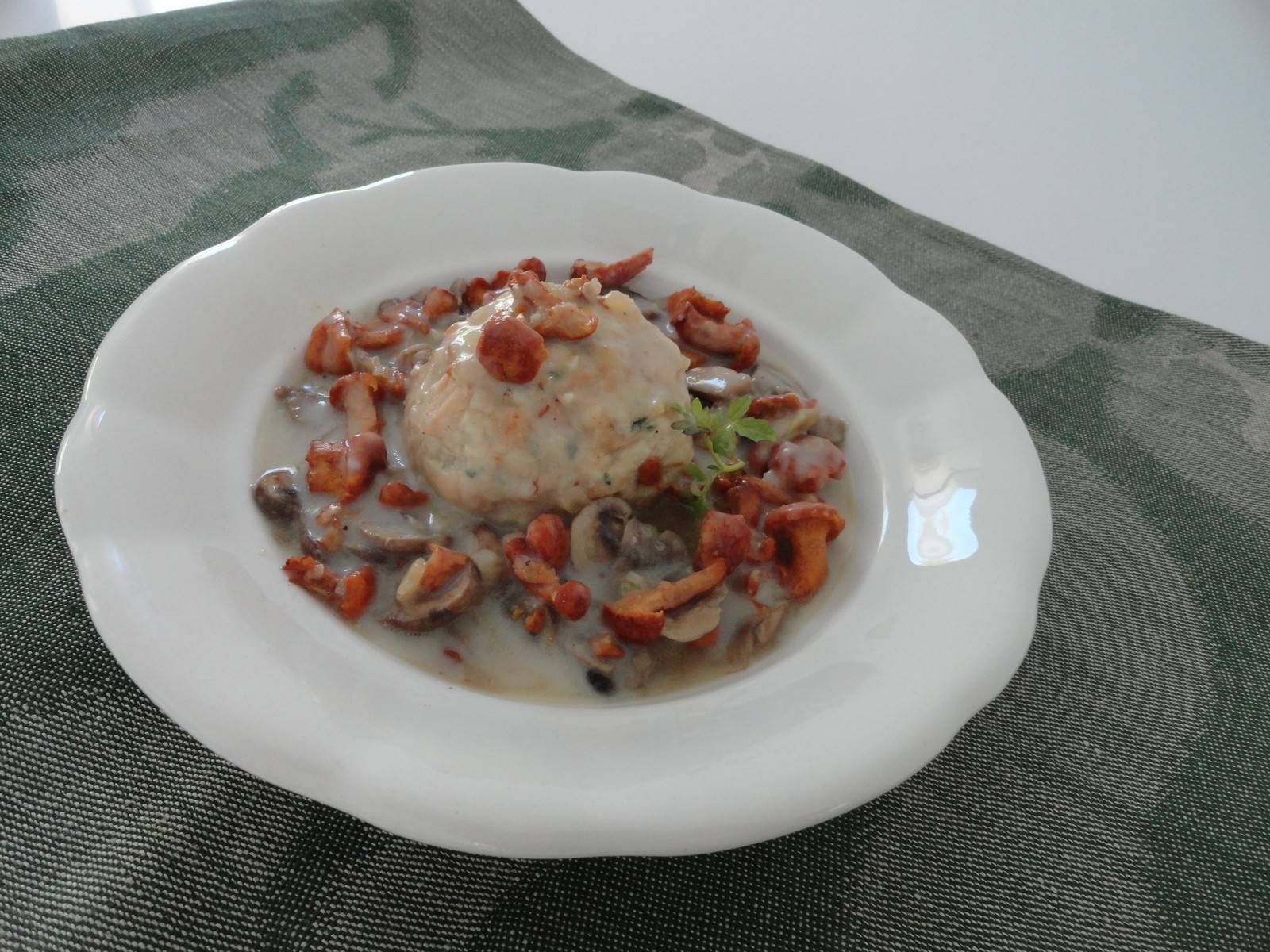 Semmelknödel mit Pilzragout Rezept - ichkoche.de