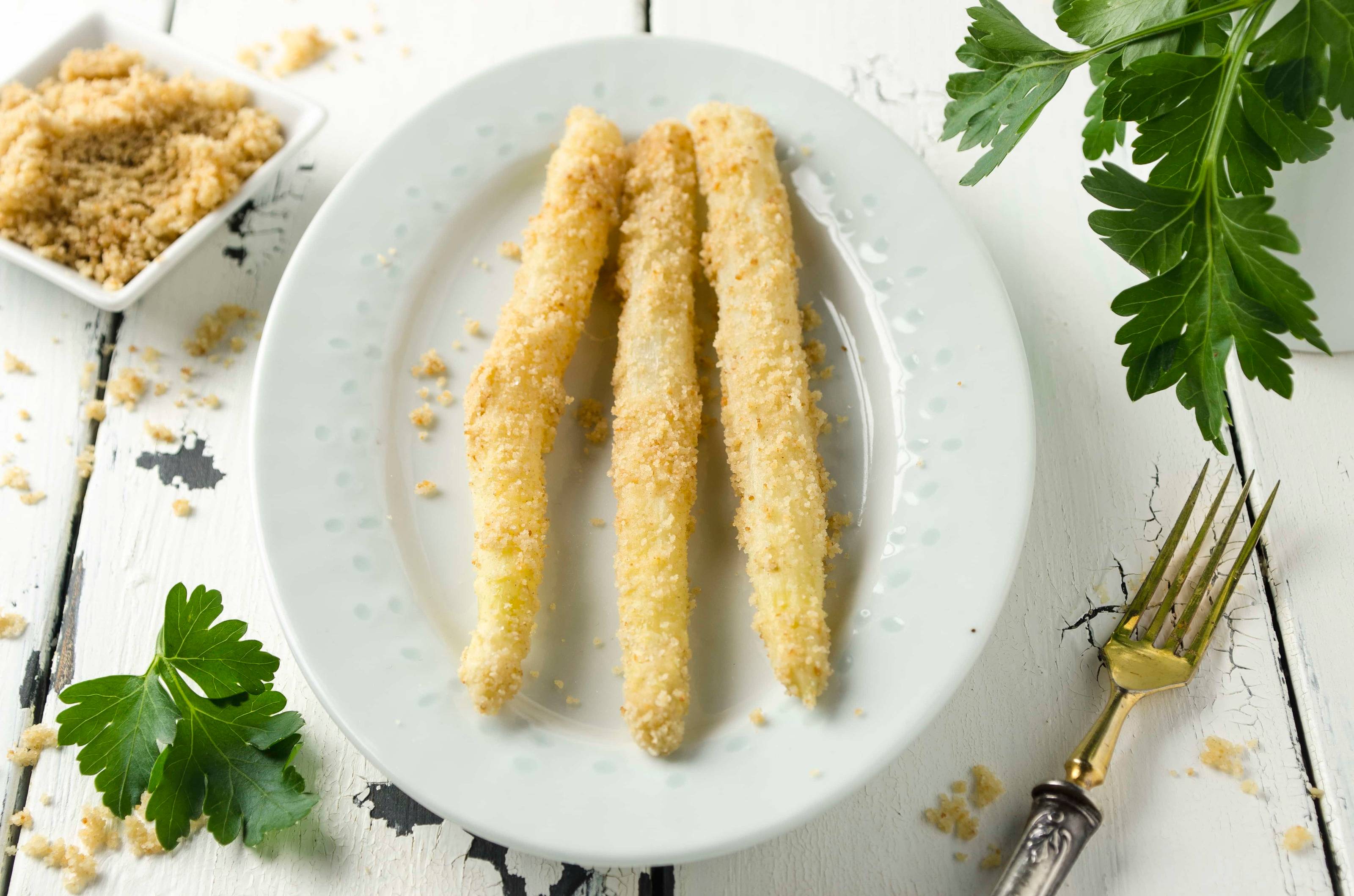 Spargel mit Bröseln Rezept