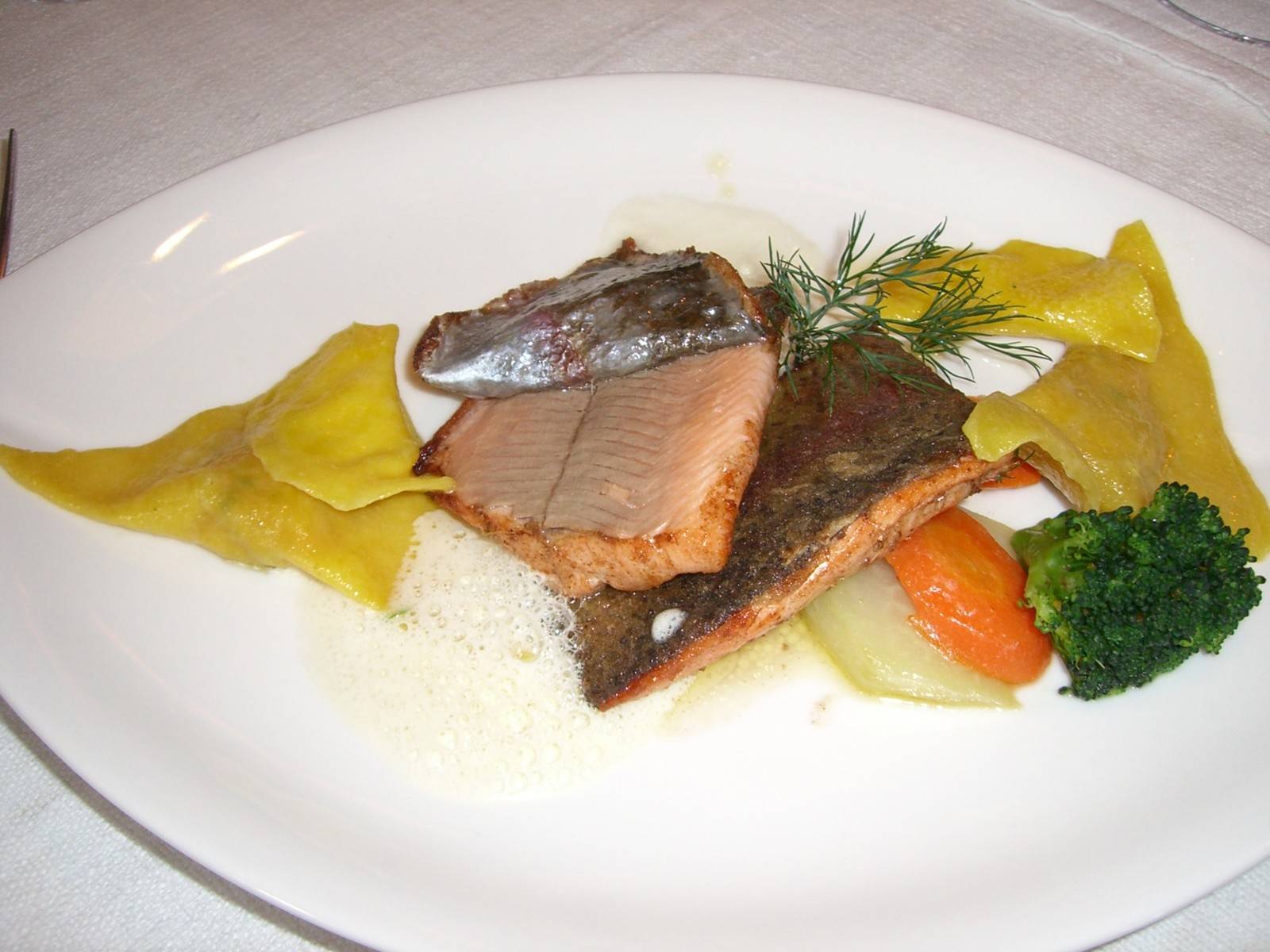 Lachsforelle auf Gemüsebeet Rezept - ichkoche.de Lachsforelle auf Gemüsebeet Rezept - ichkoche.de