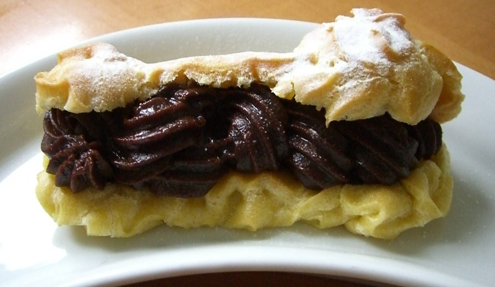 Eclairs mit Schokoladencreme