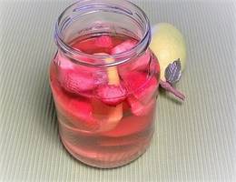 Detox-Erdbeer-Zitronenwasser