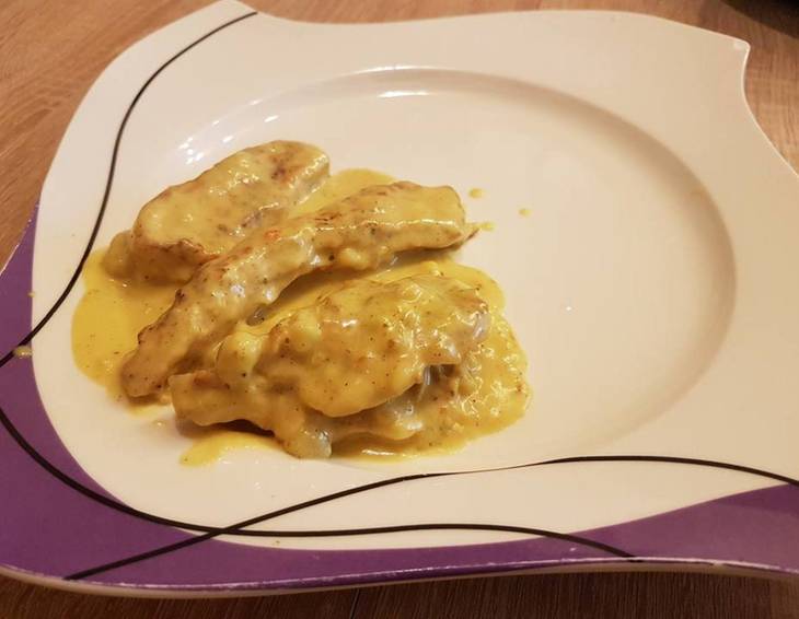 Gebratenes Putenfilet in Currysauce