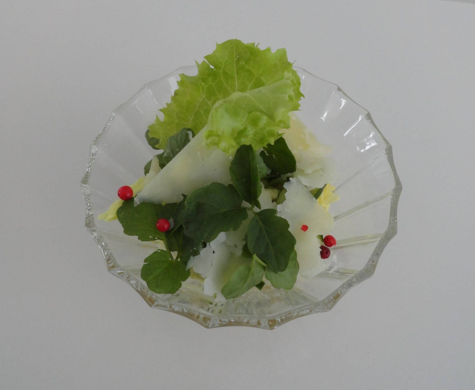Frischer Salat mit Minze