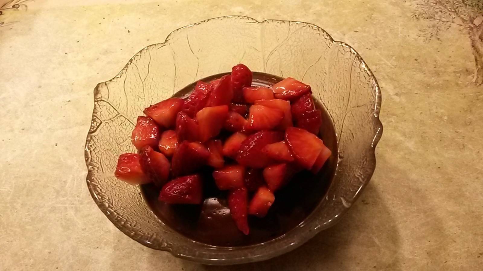 Schokopudding mit marinierten Erdbeeren Rezept - ichkoche.de