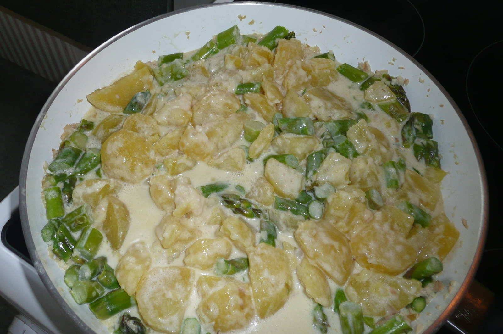 Grüner Spargel mit Erdäpfel in Krensauce