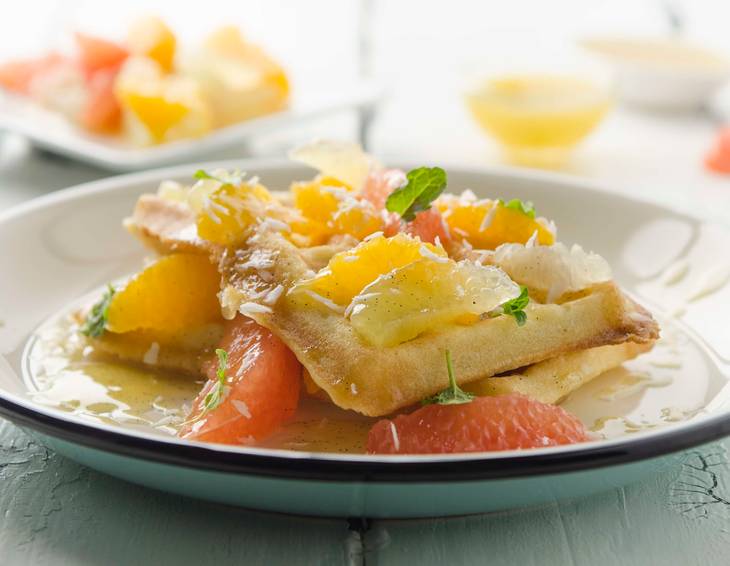 Kokoswaffeln mit Zitrusfrüchtesalat Kokoswaffeln mit Zitrusfrüchtesalat