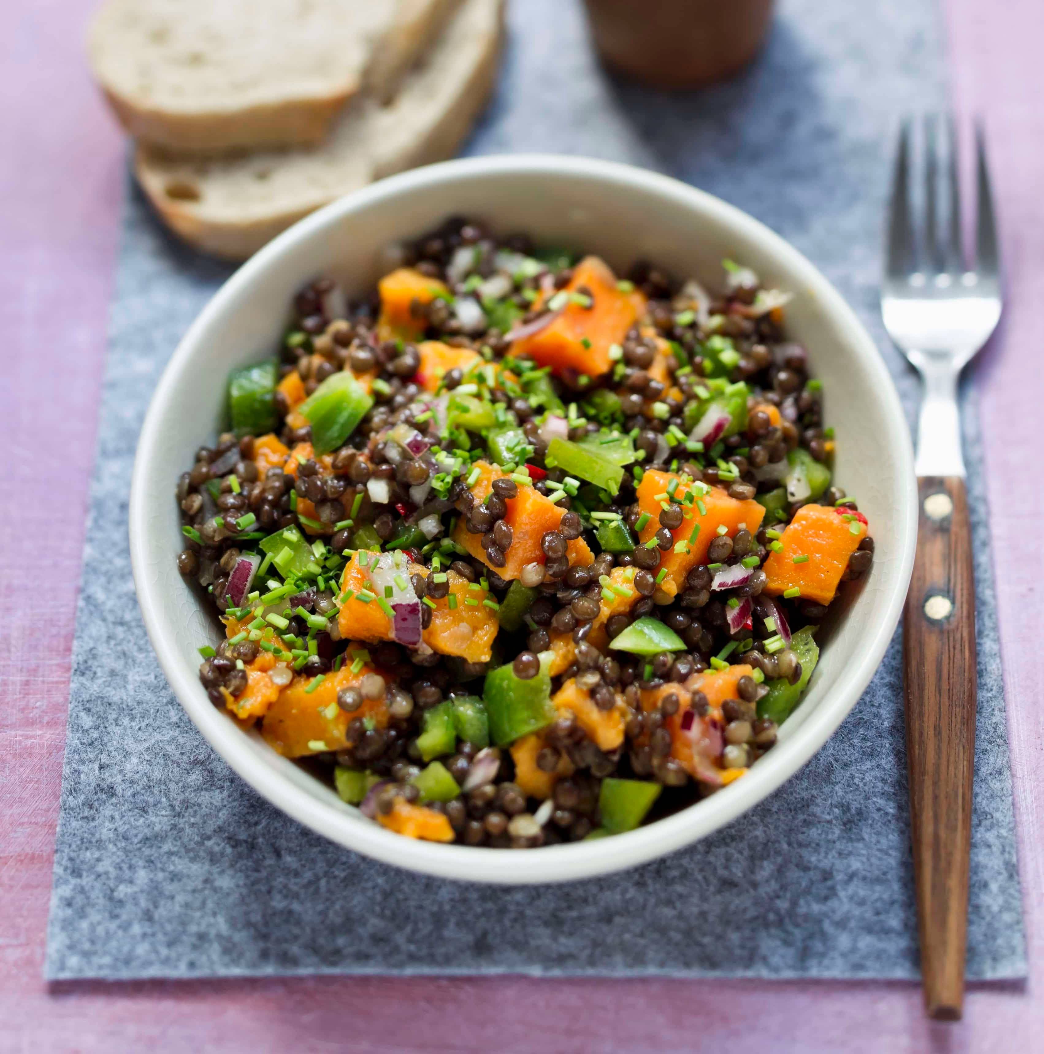Linsensalat mit Süßkartoffeln und Paprika Rezept