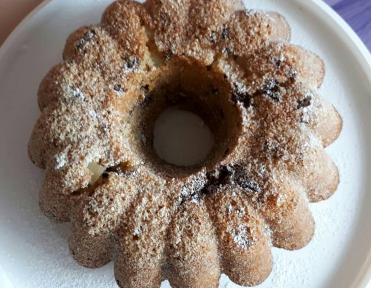 Schoko-Nussguglhupf mit Birnen Schoko-Nussguglhupf mit Birnen