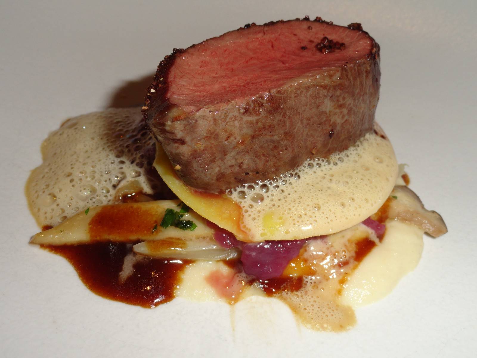 Rosa gebratener Rehrücken Rezept - ichkoche.de Rosa gebratener Rehrücken Rezept - ichkoche.de