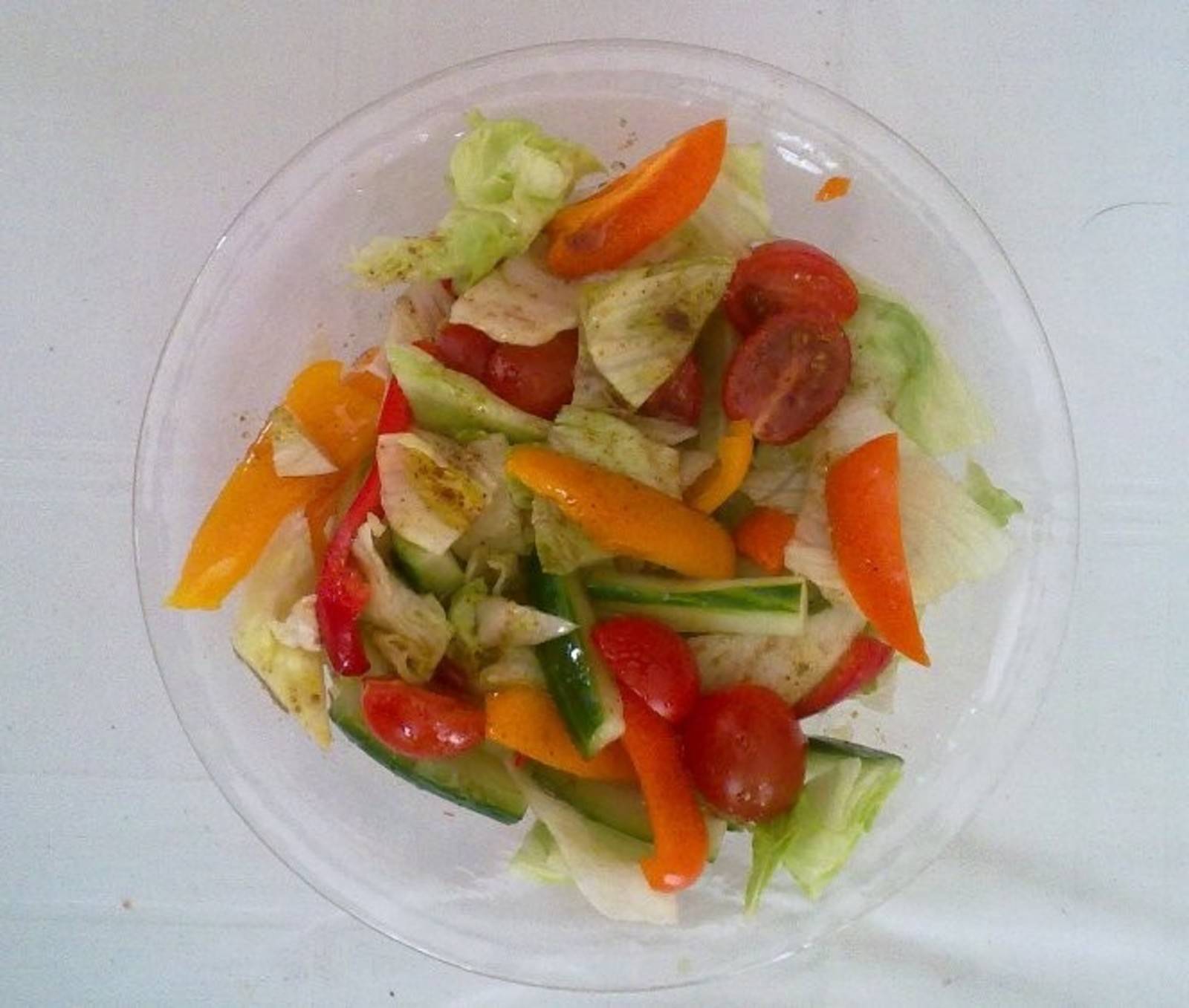 Bunter Salat mit Essig-Öl-Vinagrette