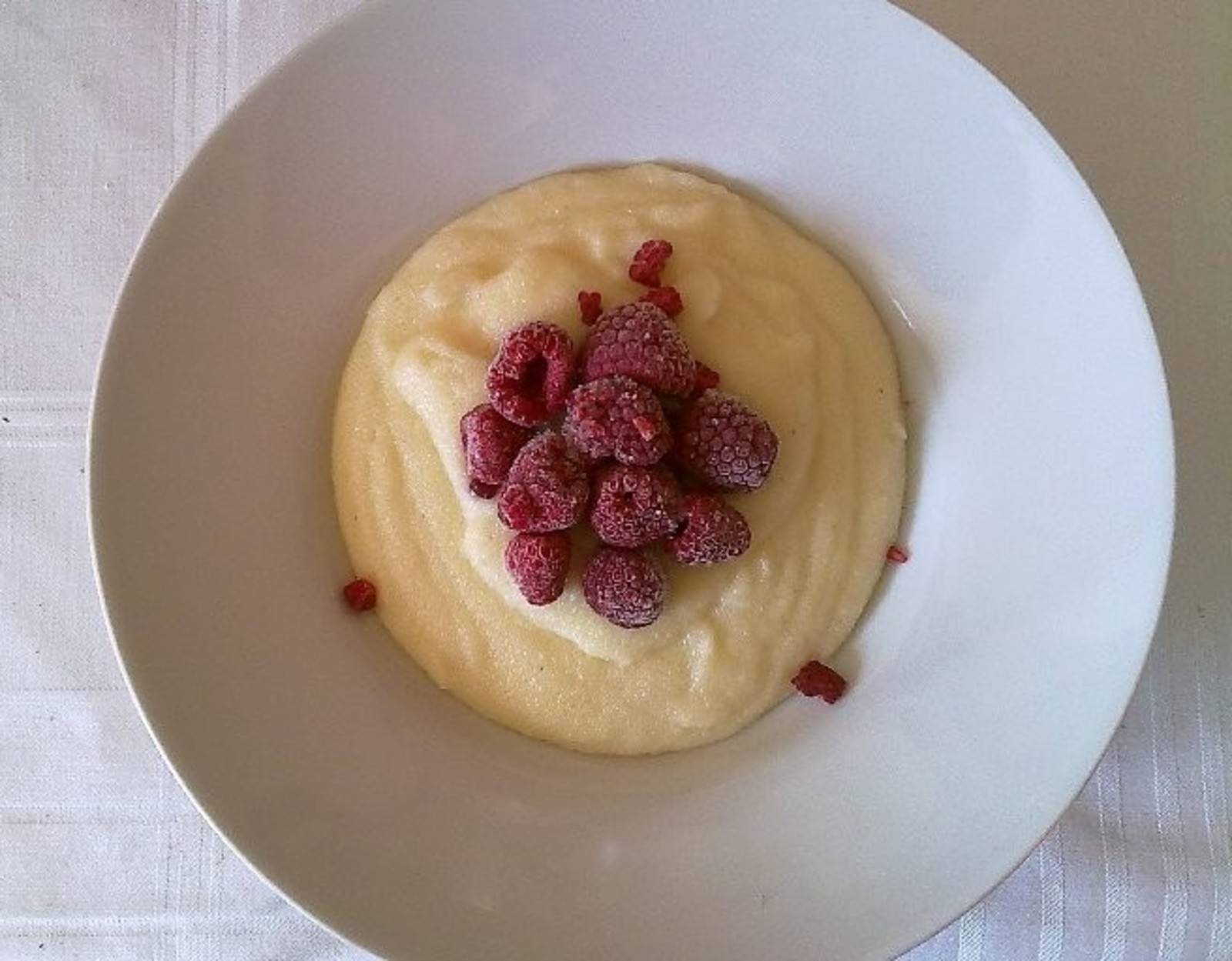 Grießflammerie mit Himbeeren Rezept - ichkoche.at