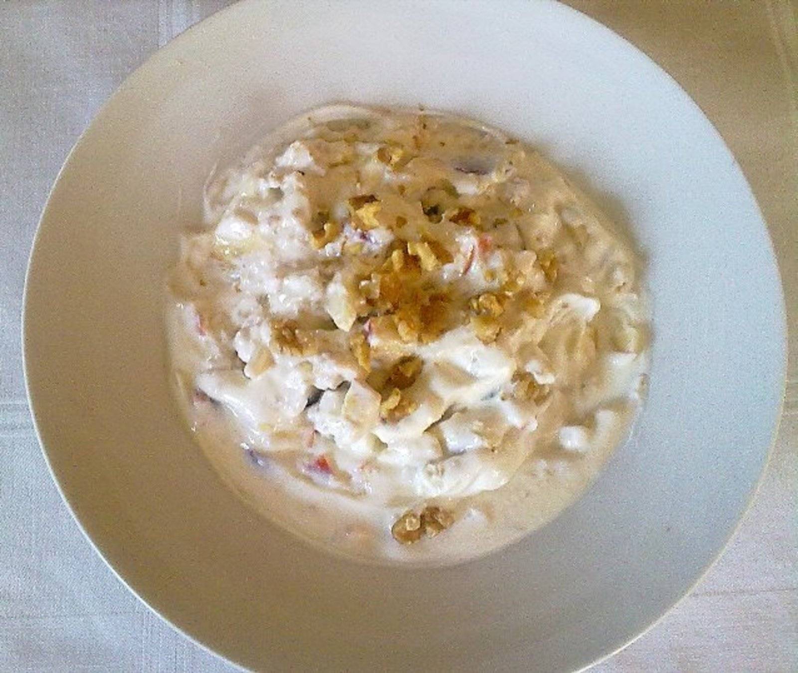 Apfel-Topfen-Müsli mit Walnüssen Rezept - ichkoche.de