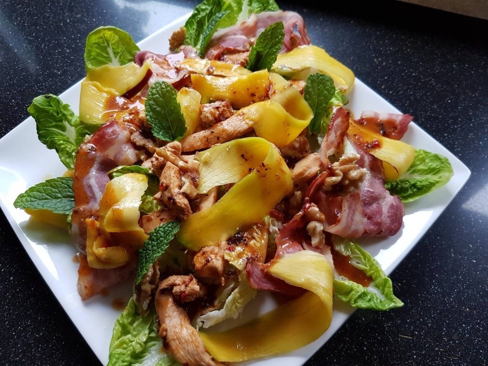 Romana-Römersalat mit Mango und Huhn Rezept - ichkoche.at