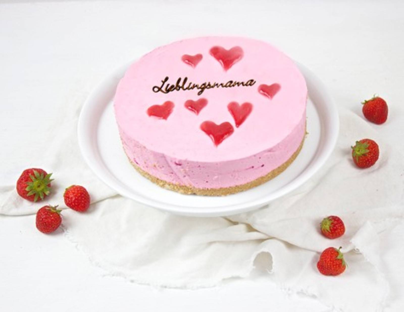 Muttertagstorte - Erdbeer-Cheesecake Rezept - (c) sweetsandlifestyle