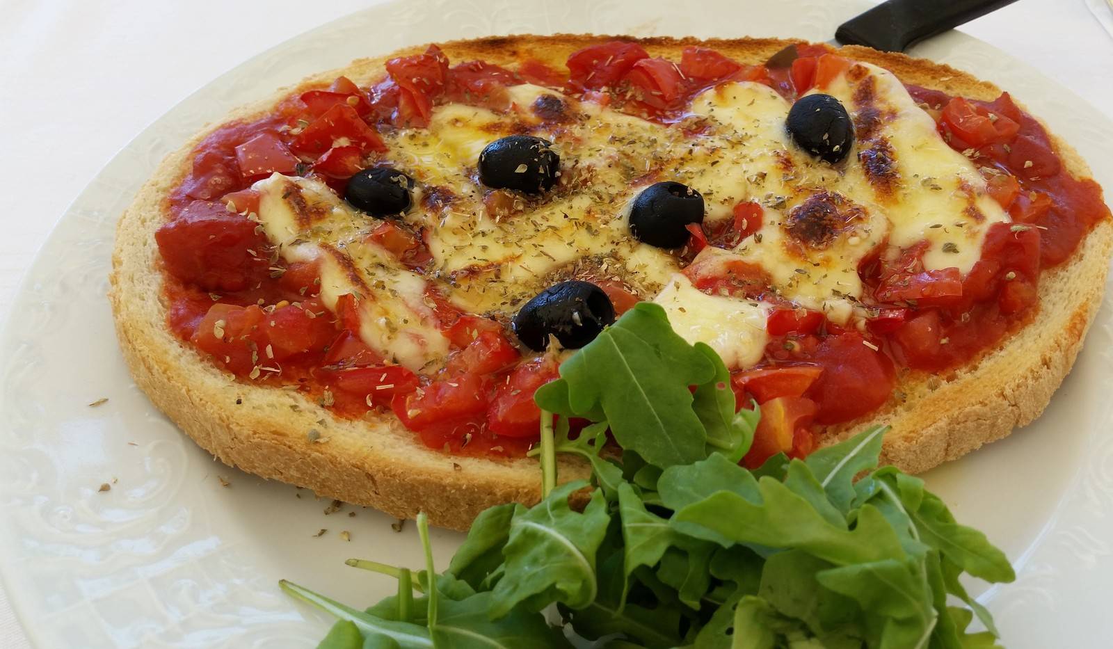 Mozzarella-Tomaten-Crostini Rezept - ichkoche.de Mozzarella-Tomaten-Crostini Rezept - ichkoche.de