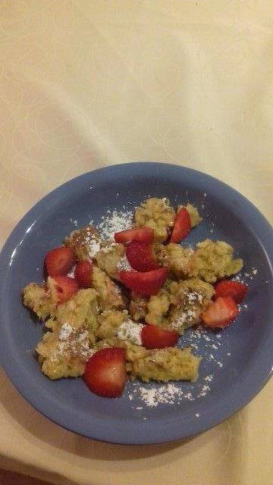 Bananenschmarren mit Erdbeeren