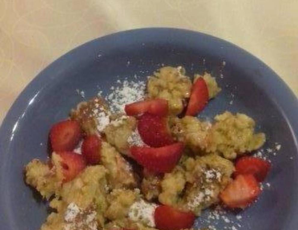 Bananenschmarren mit Erdbeeren Bananenschmarren mit Erdbeeren