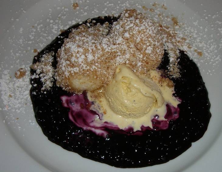 Sehr flaumige Topfenknödel oder Nockerl, süß/pikant Sehr flaumige Topfenknödel oder Nockerl, süß/pikant