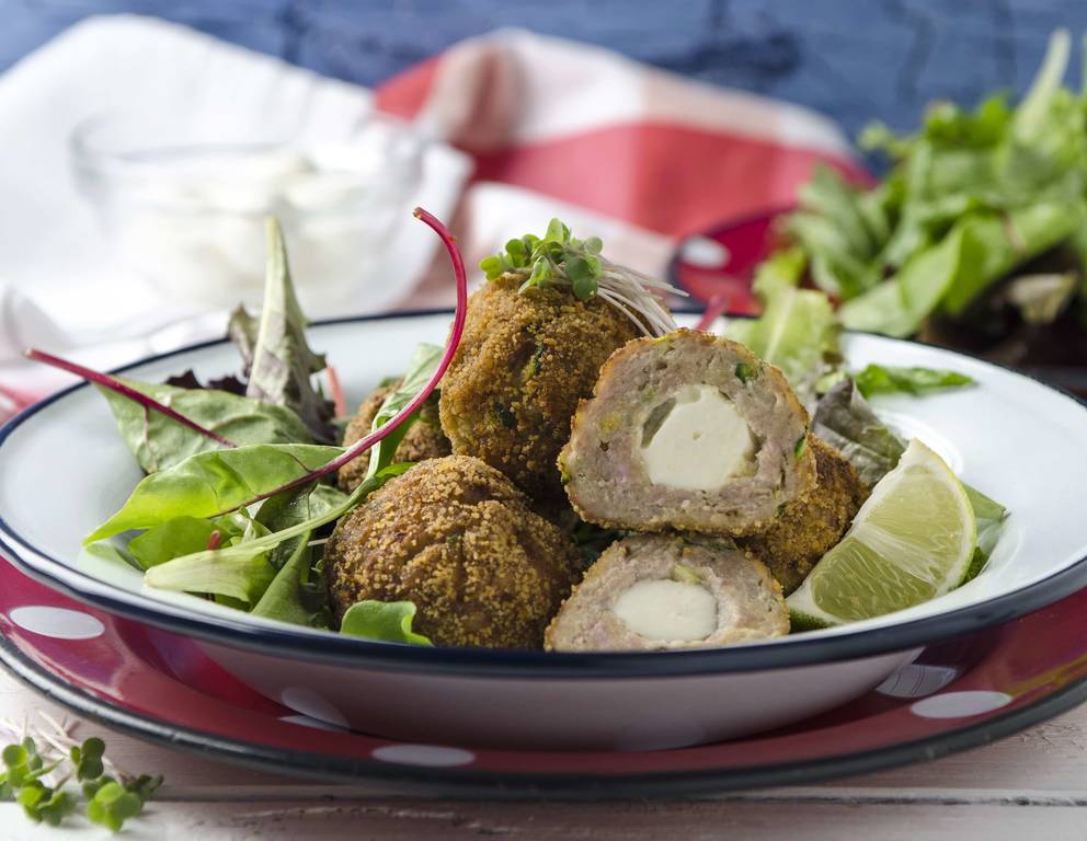 Zucchini-Fleischbällchen mit Mozzarella Zucchini-Fleischbällchen mit Mozzarella