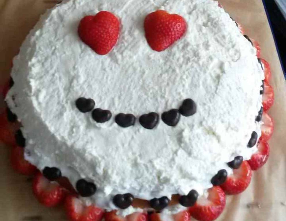 Erdbeer-Torte mit Eierlikör-Schlagobers-Creme Erdbeer-Torte mit Eierlikör-Schlagobers-Creme