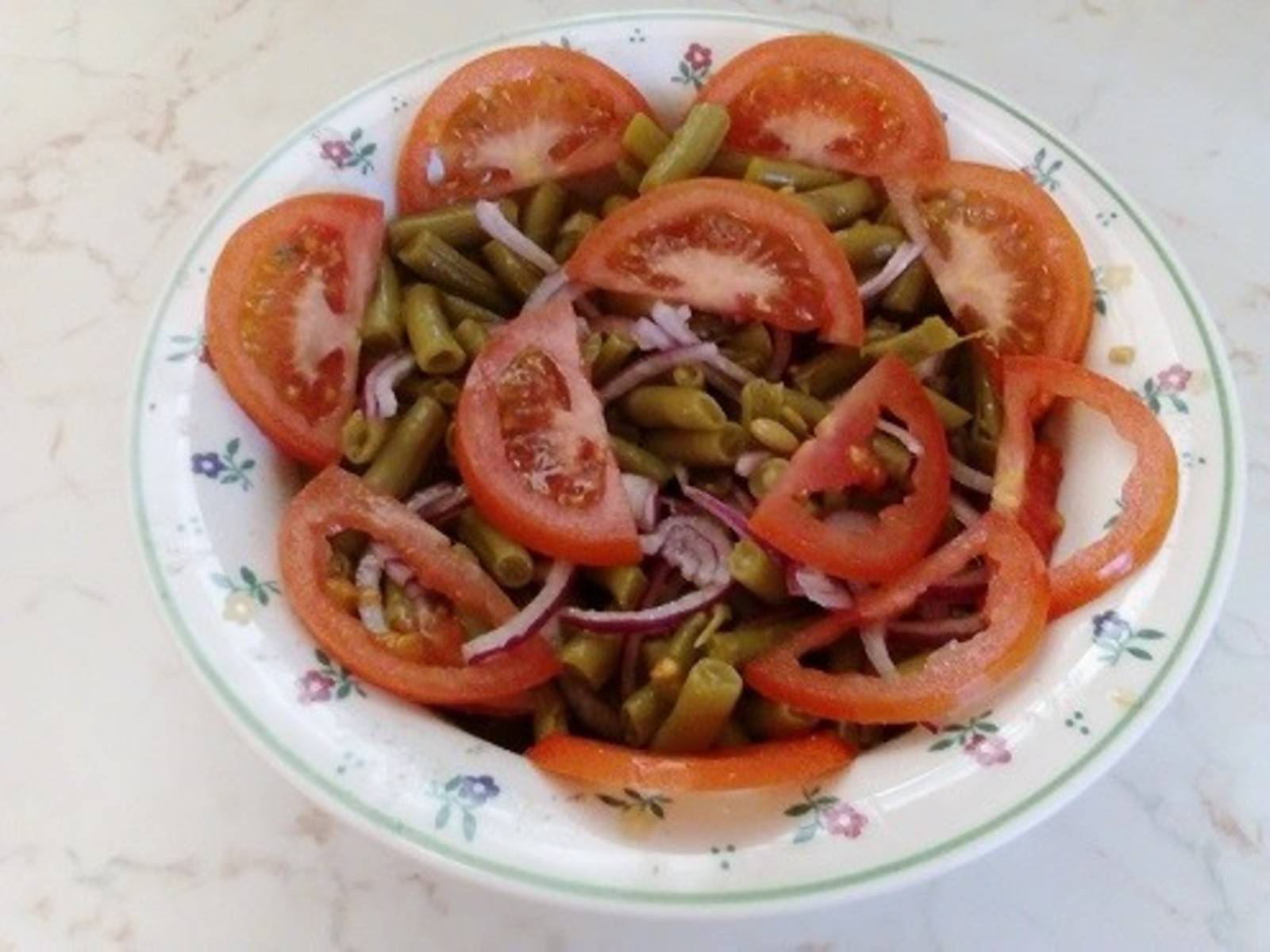 Fisolen-Tomaten-Salat