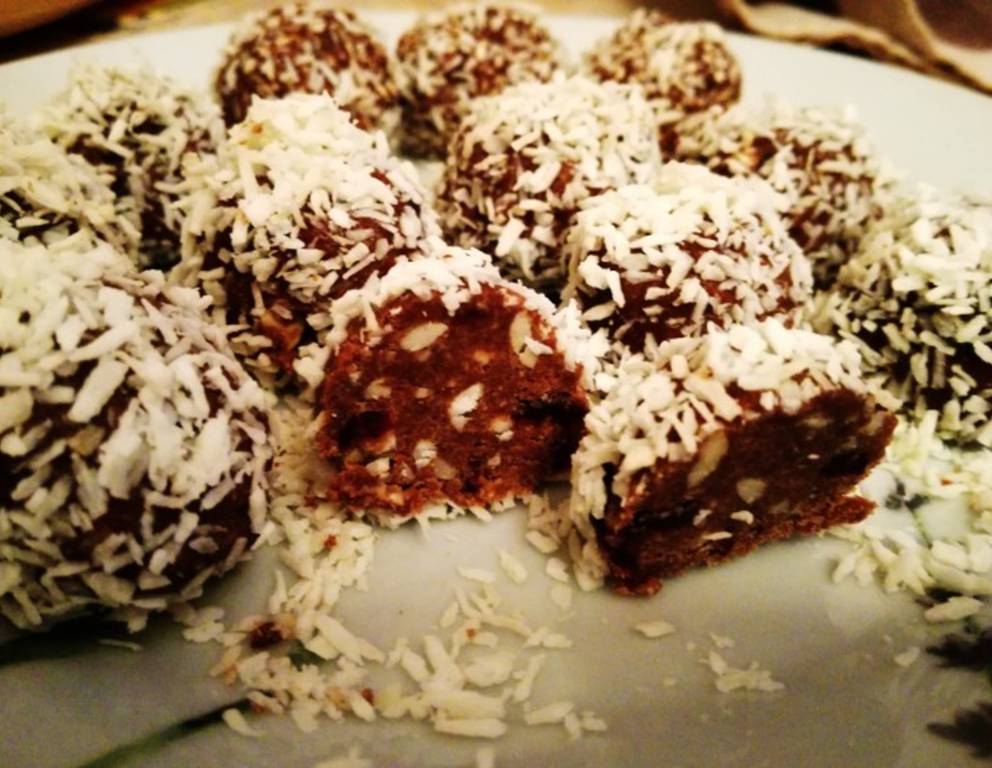 Ayurvedische Pinienkernkugeln Ayurvedische Pinienkernkugeln