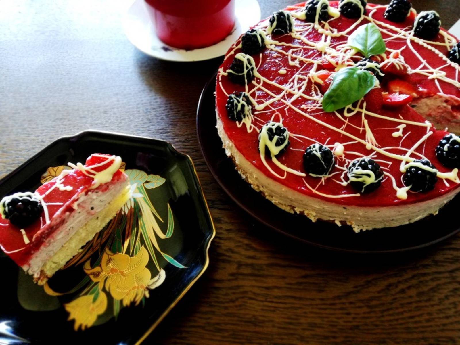 Erdbeer-Basilikum-Torte Rezept - ichkoche.de Erdbeer-Basilikum-Torte Rezept - ichkoche.de