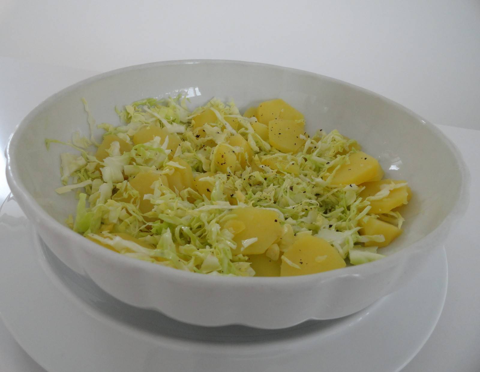 Warmer Krautsalat mit Kartoffelscheiben Rezept - ichkoche.ch