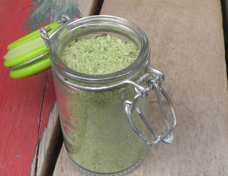 Schnittlauchsalz aus dem Thermomix Schnittlauchsalz aus dem Thermomix