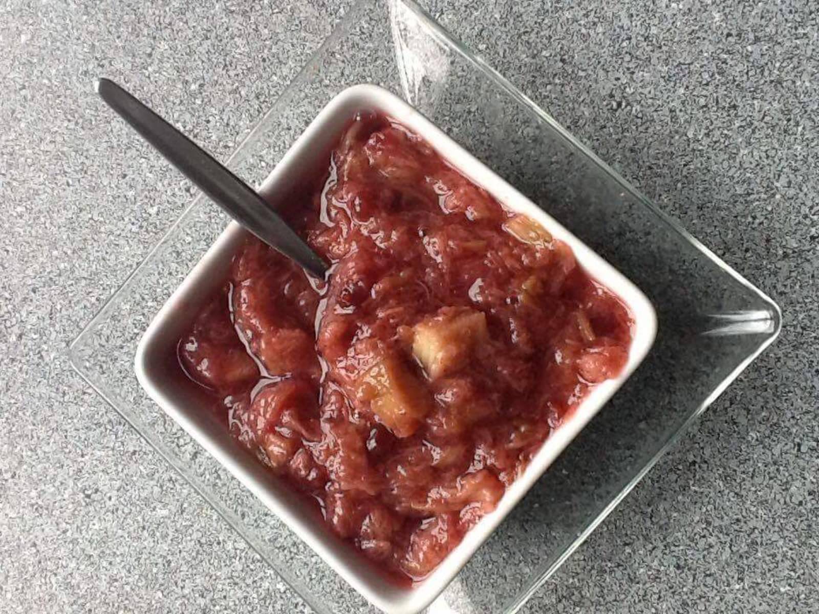 Rhabarber-Preiselbeer-Gelee Rezept - ichkoche.de Rhabarber-Preiselbeer-Gelee Rezept - ichkoche.de