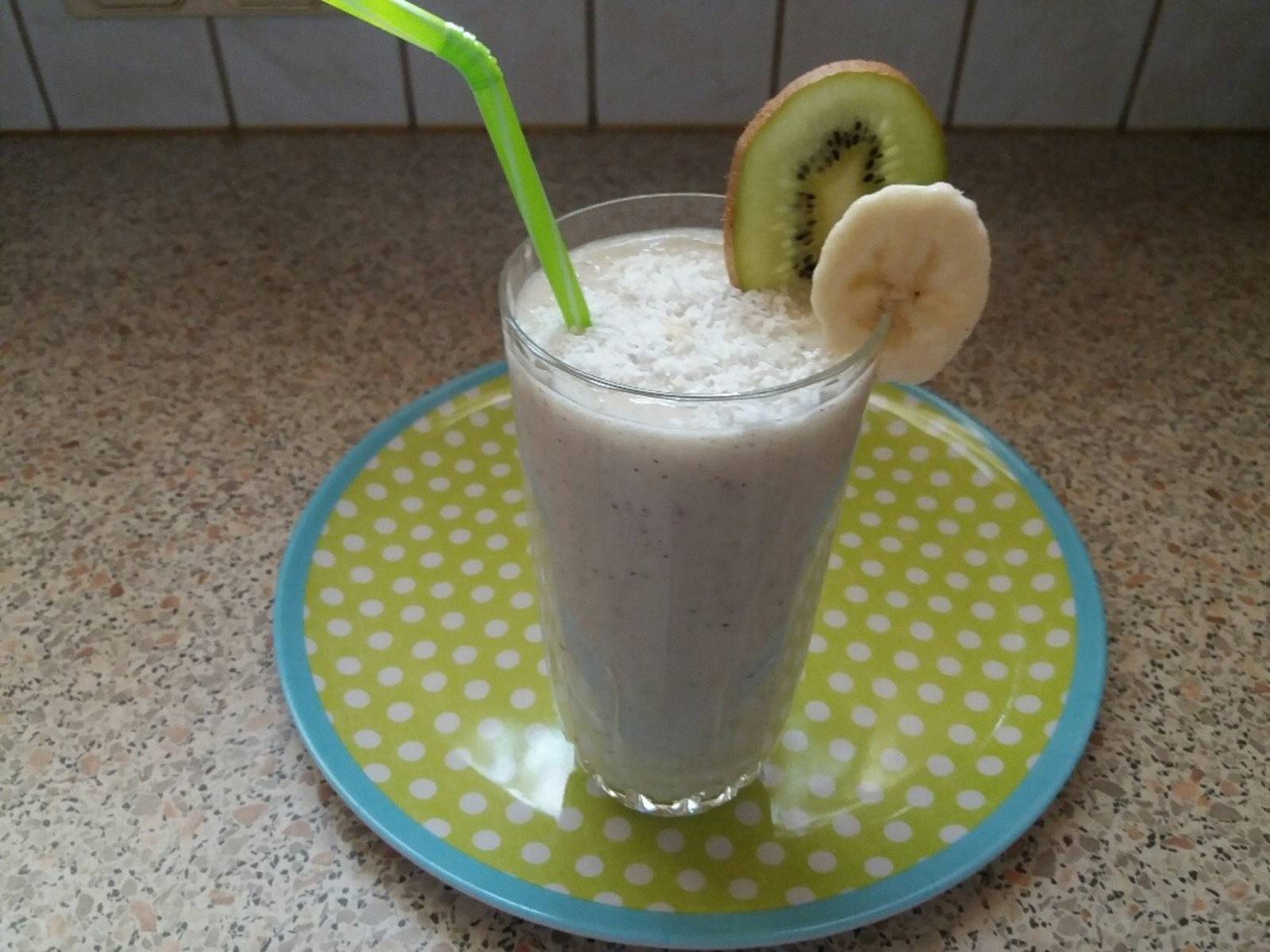 Kokos-Bananen-Kiwi-Shake