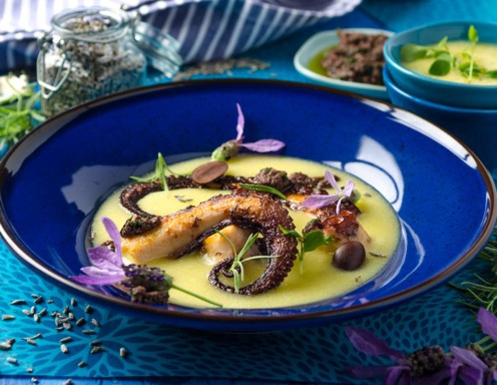Oktopus mit Kartoffelcreme und Oliventapenade Rezept