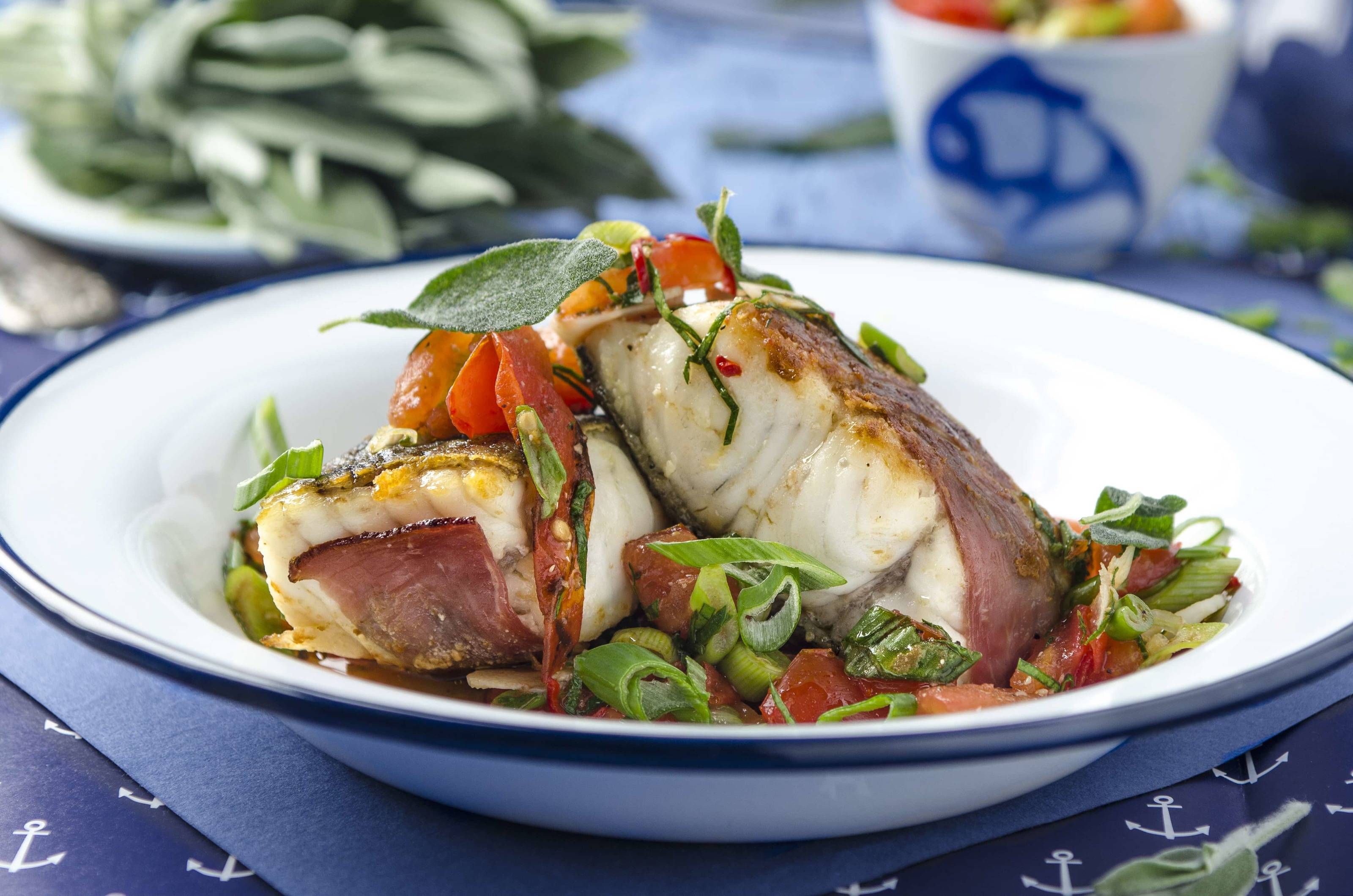 Saltimbocca vom Waller mit gegrillter Tomatensalsa Rezept