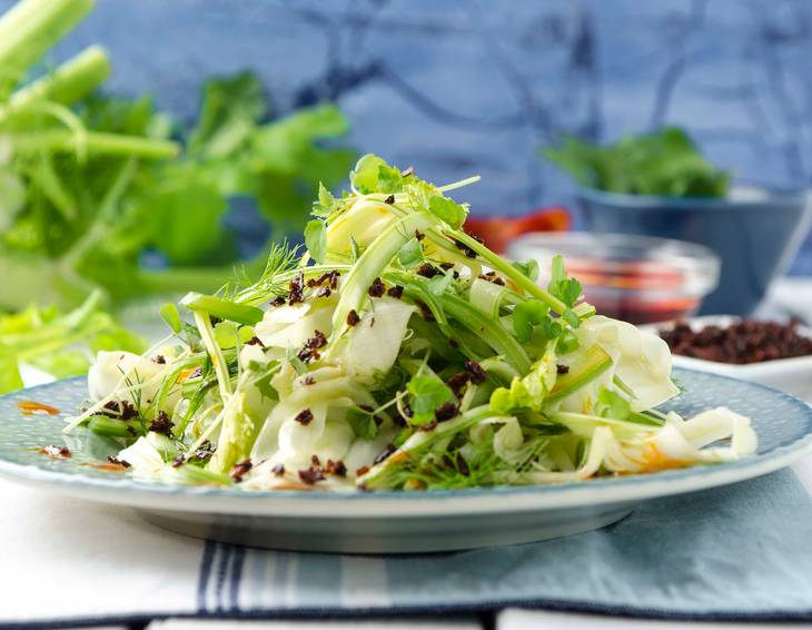 Stangensellerie-Fenchelsalat mit Chorizobröseln